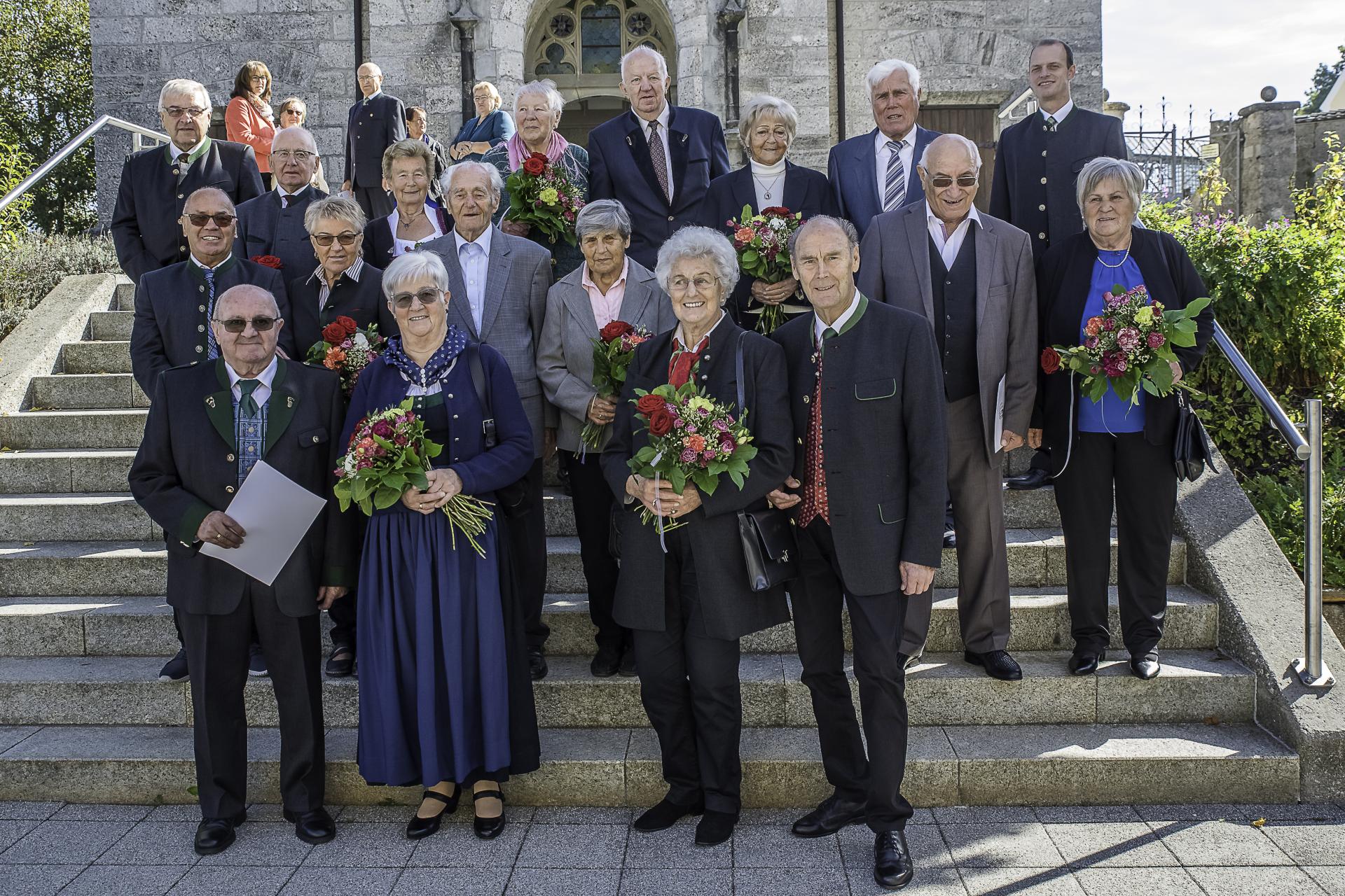 Gruppenfoto_der_Jubelpaare