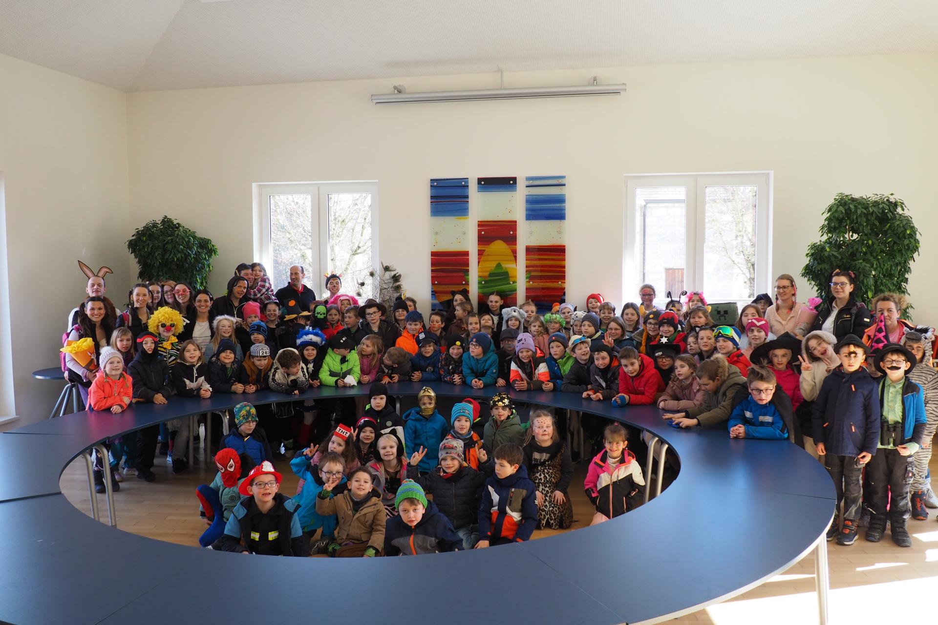 Schüler zu Besuch am Gemeindeamt, Faschingsdienstag