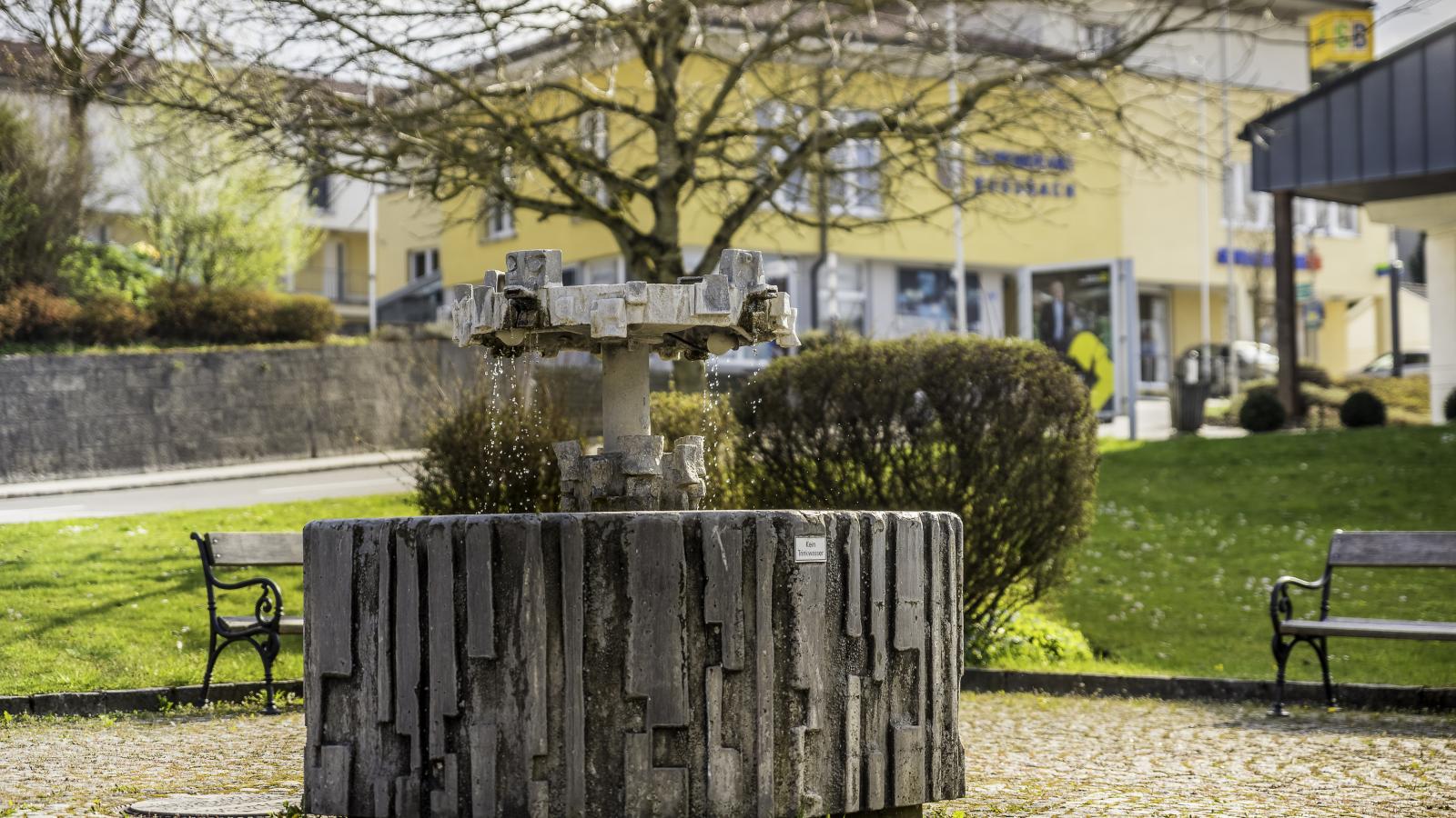 Brunnen am Dorfplatz von Nußbach