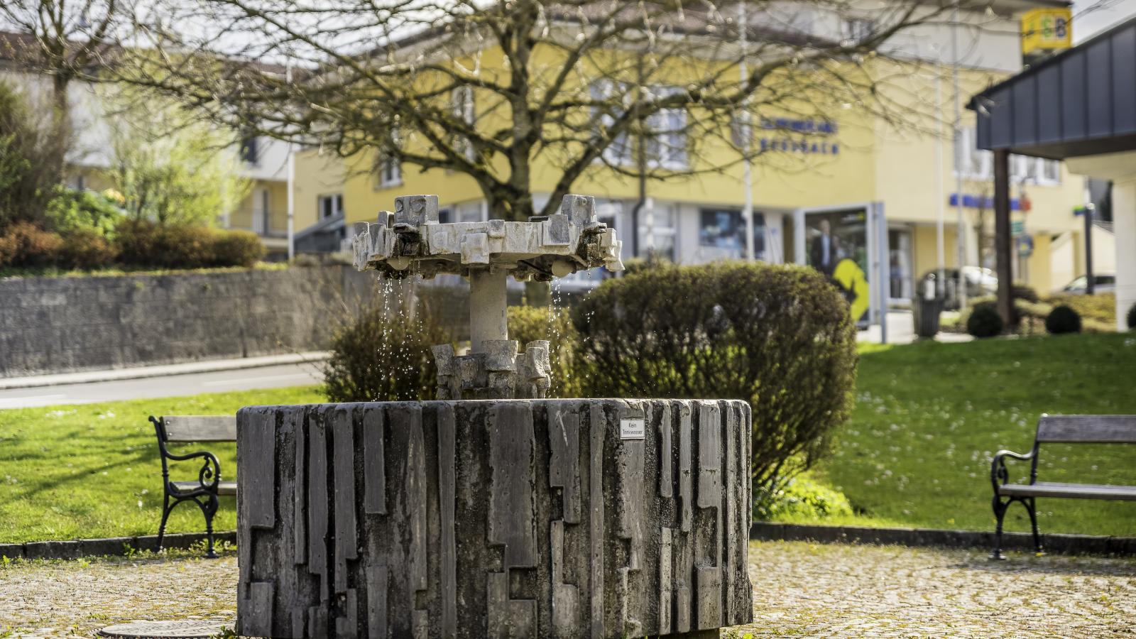 Brunnen_am_Dorfplatz_von_Nußbach