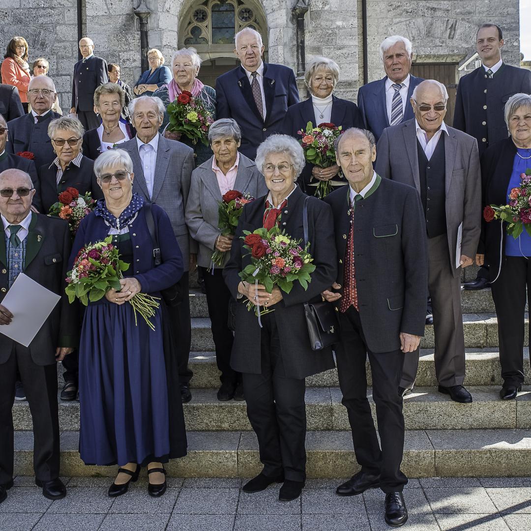 Gruppenfoto_der_Jubelpaare